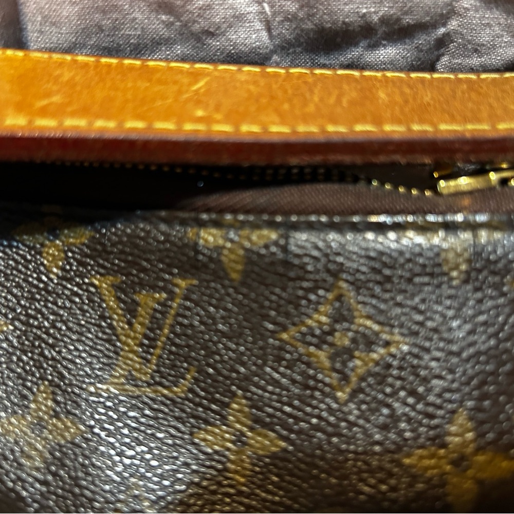 Louis Vuitton Mono Sully MM
Certificate of authenticity. Photos for condition - Picture 13 of 16